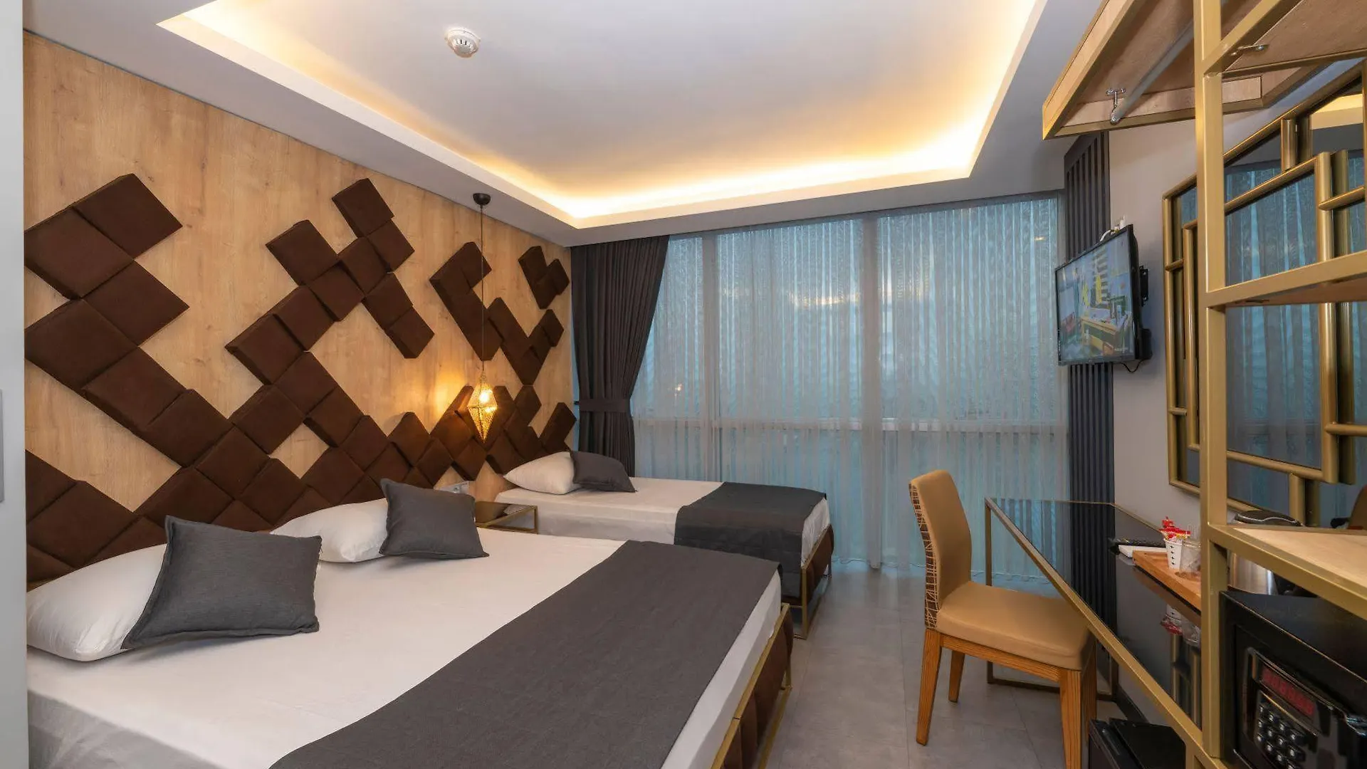Fly And Stay Airport Hotel Istanboel